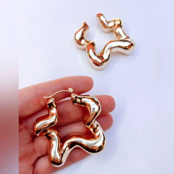 Zara Jewelry - Geo hoop earrings A125